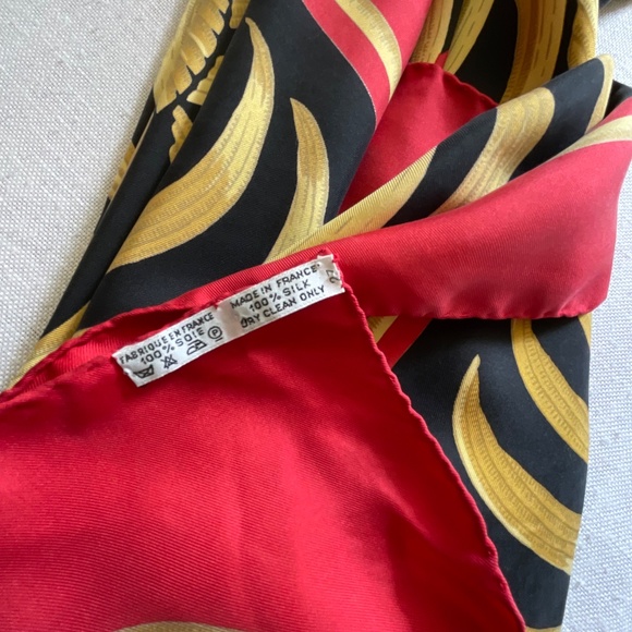 Hermes Carre 90 Silk Hand-Rolled Tigre Royal Signed Scarf 34”x36” Made in France - Picture 6 of 15